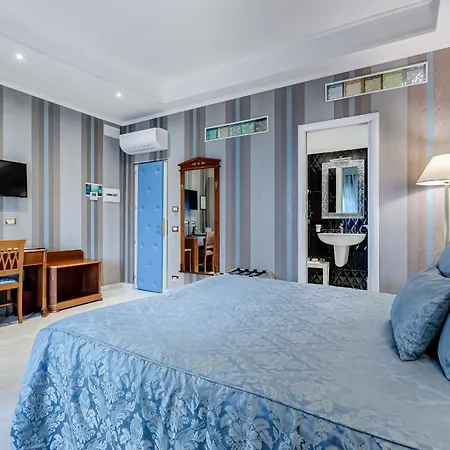 Navona Queen Rooftop 4*