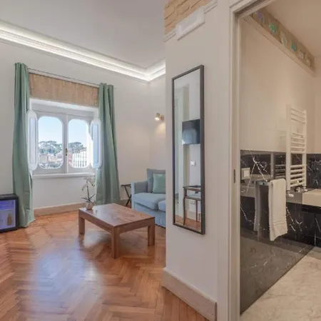 Navona Queen Rooftop 4*