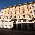 Navona Queen Rooftop 4*