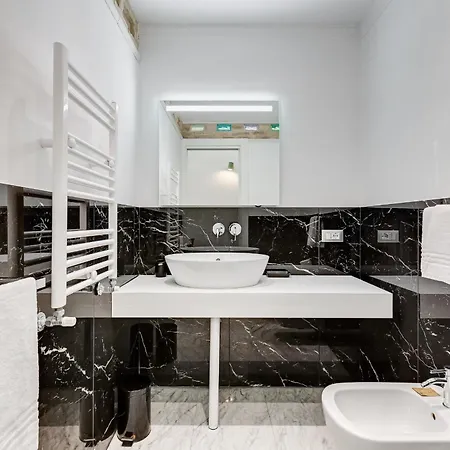 Navona Queen Rooftop 4*