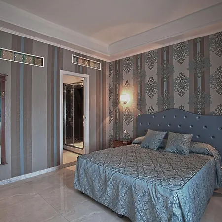 Navona Queen Rooftop