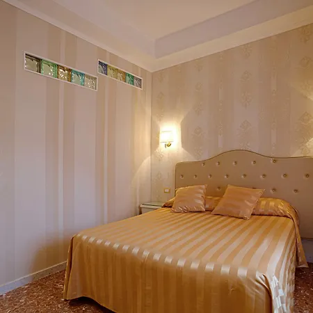 Navona Queen Rooftop 4*