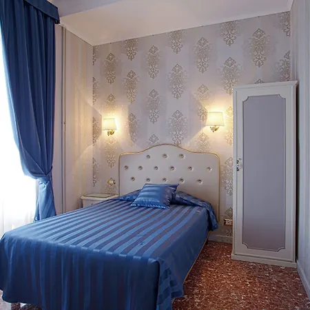 Navona Queen Rooftop 4*