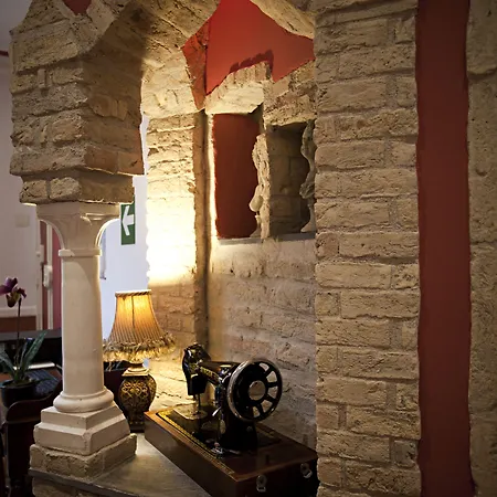 Navona Queen Rooftop 4*