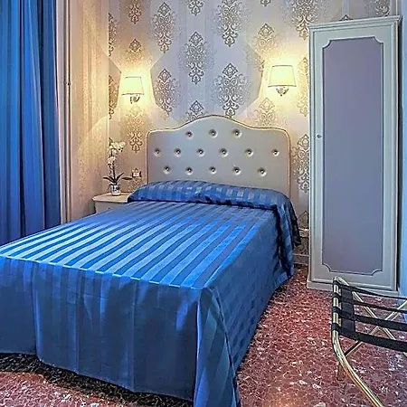 Navona Queen Rooftop בית הארחה 4*
