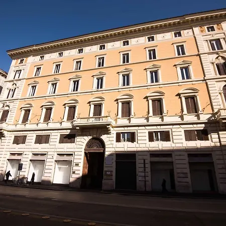 纳沃那皇后屋顶旅馆 4*