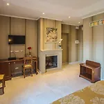 Navona Queen Rooftop 4*