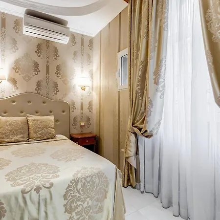 Navona Queen Rooftop Guest house