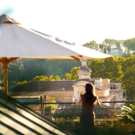 Navona Queen Rooftop 4*