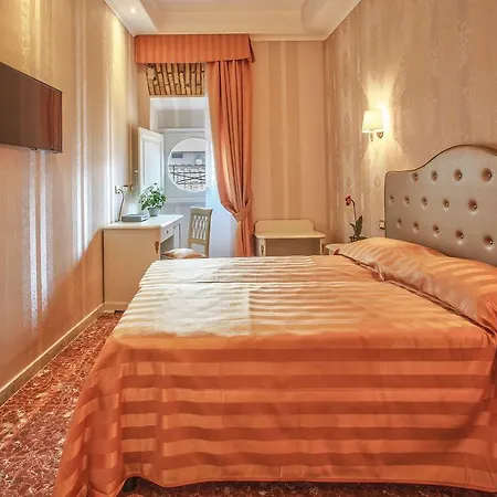 ゲストハウス ナヴォーナ クイーン ルーフトップ ローマ