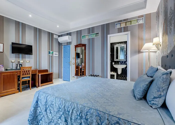 Navona Queen Rooftop 4*