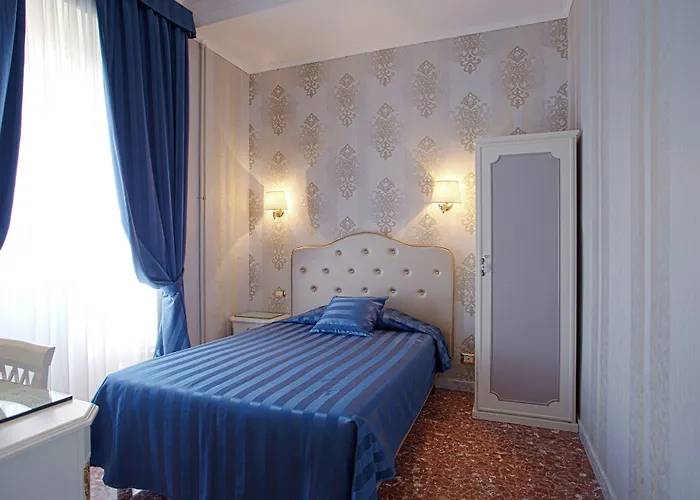 Navona Queen Rooftop 4*