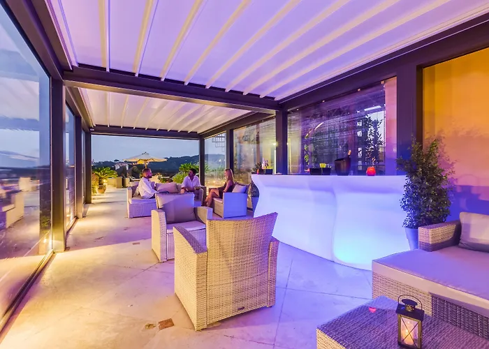 Πανσιόν Navona Queen Rooftop 4*