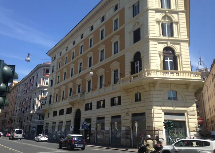 Navona Queen Rooftop 4*