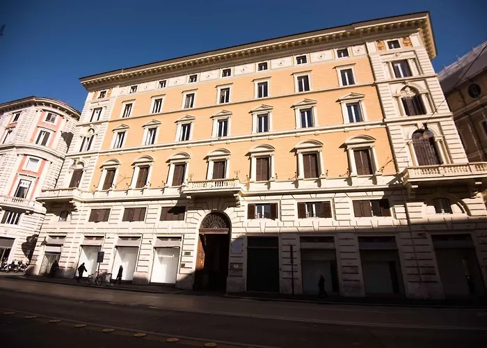 Navona Queen Rooftop 4*